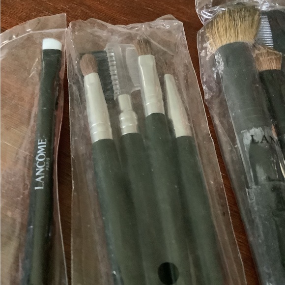 New set of 8 Lancôme assorted black makeup brushes - Picture 2 of 3